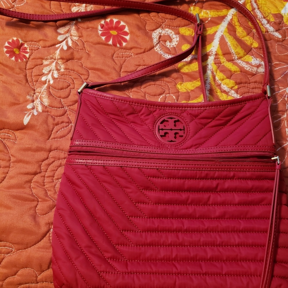 ❤️❤️BEAUTIFUL RED TORY BURCH CROSSBODY ❤️❤️